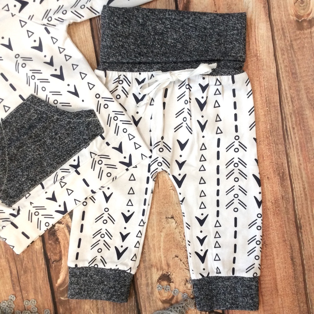 Boutique Baby Unisex White & Blue Tracksuit - Picture 2 of 3